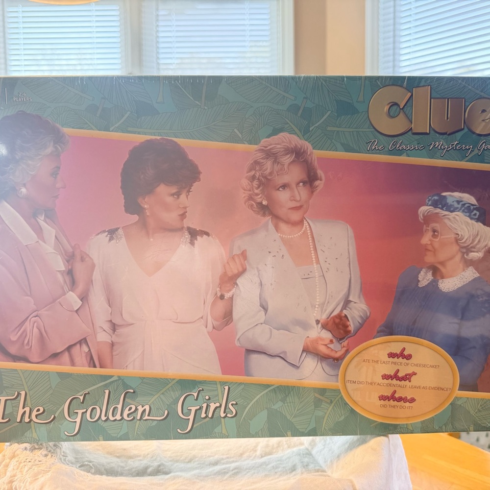 Hasbro Clue The Golden Girls Edition - Pink, Teal, Peach Artwork